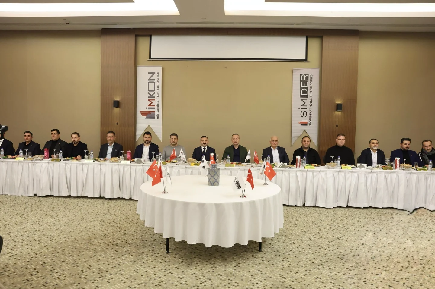 SİMDER’İN GELENEKSEL SAHUR PROGRAMI YOĞUN KATILIMLA GERÇEKLEŞTİ