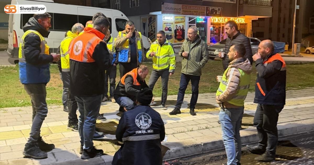 BAŞKAN UZUN GECE MESAİSİNDE YOL ÇALIŞMALARINI İNCELEDİ