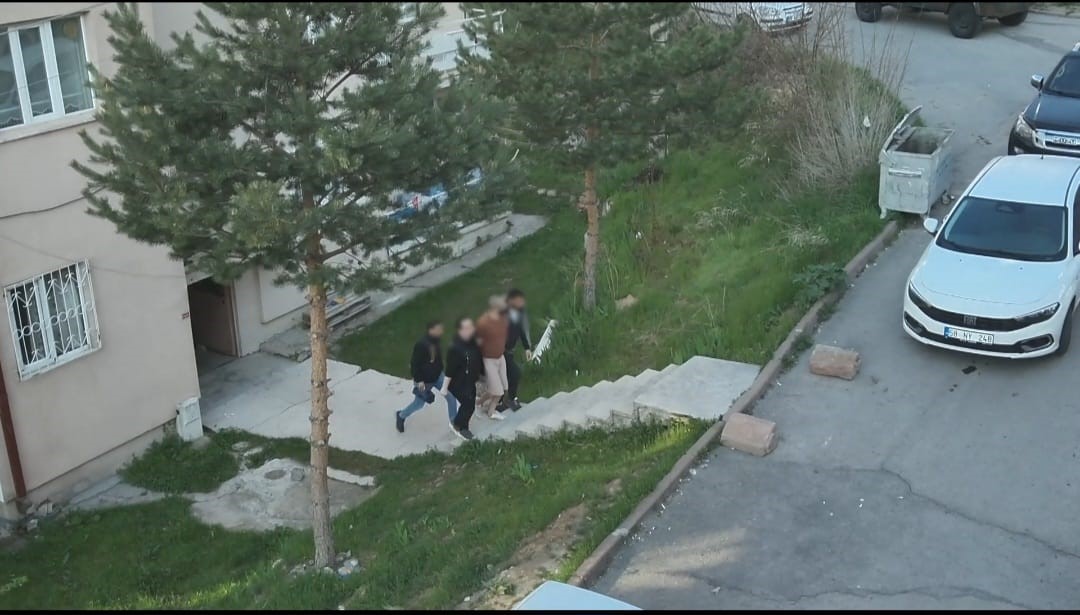 SİVAS’TA SİBER SUÇ OPERASYONU: ARANAN 3 ŞAHIS TUTUKLANDI