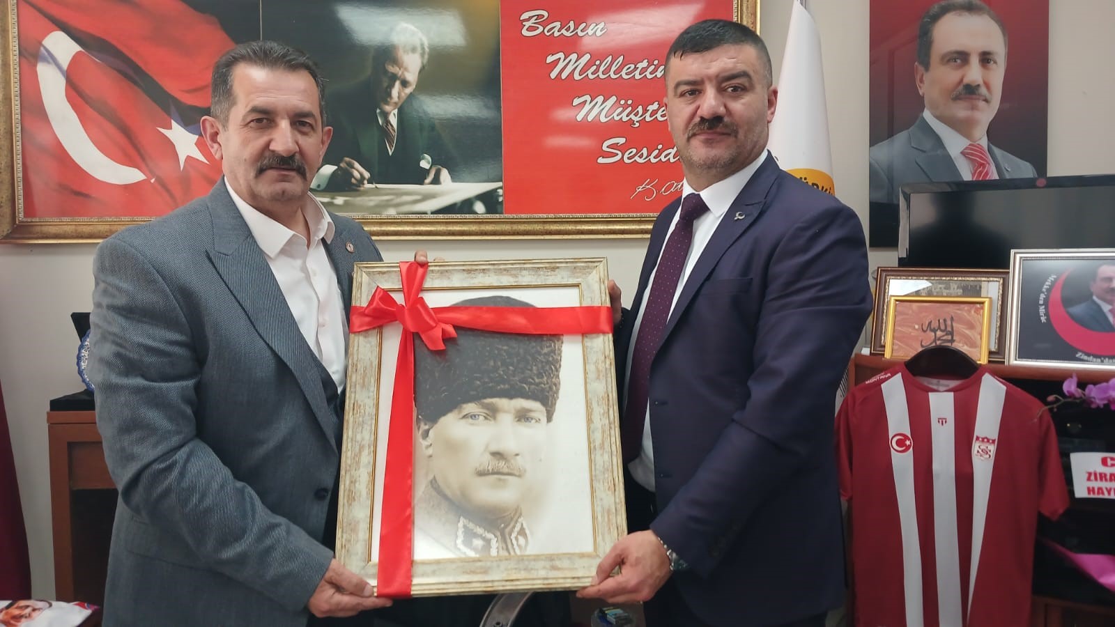 ÖZ BELEDİYE-İŞ SENDİKASI’NDAN HAKAN SEZERER’E HAYIRLI OLSUN ZİYARETİ