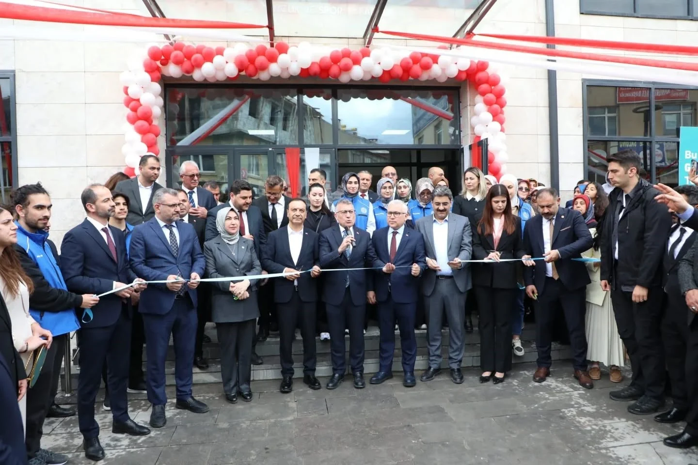 KANGAL GENÇLİK MERKEZİ DÜZENLENEN TÖRENLE HİZMETE AÇILDI