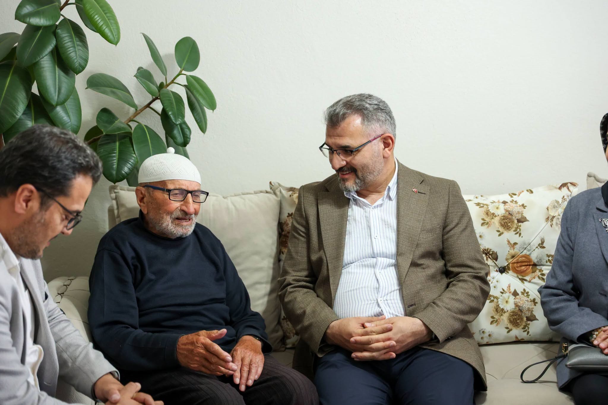 AK PARTİ SİVAS TEŞKİLATI MİMAR SİNAN MAHALLESİ’NDE VATANDAŞLARLA BULUŞTU