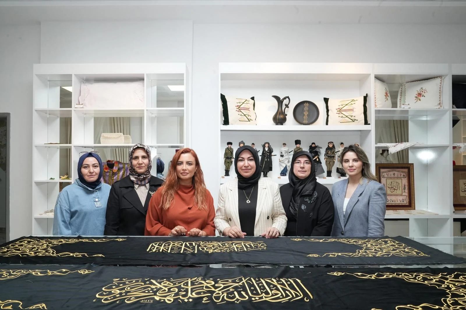 RUKİYE TOY, ŞEMSİ SİVASÎ HAZRETLERİ’NİN TÜRBE ÖRTÜSÜ ÇALIŞMALARINI İNCELEDİ