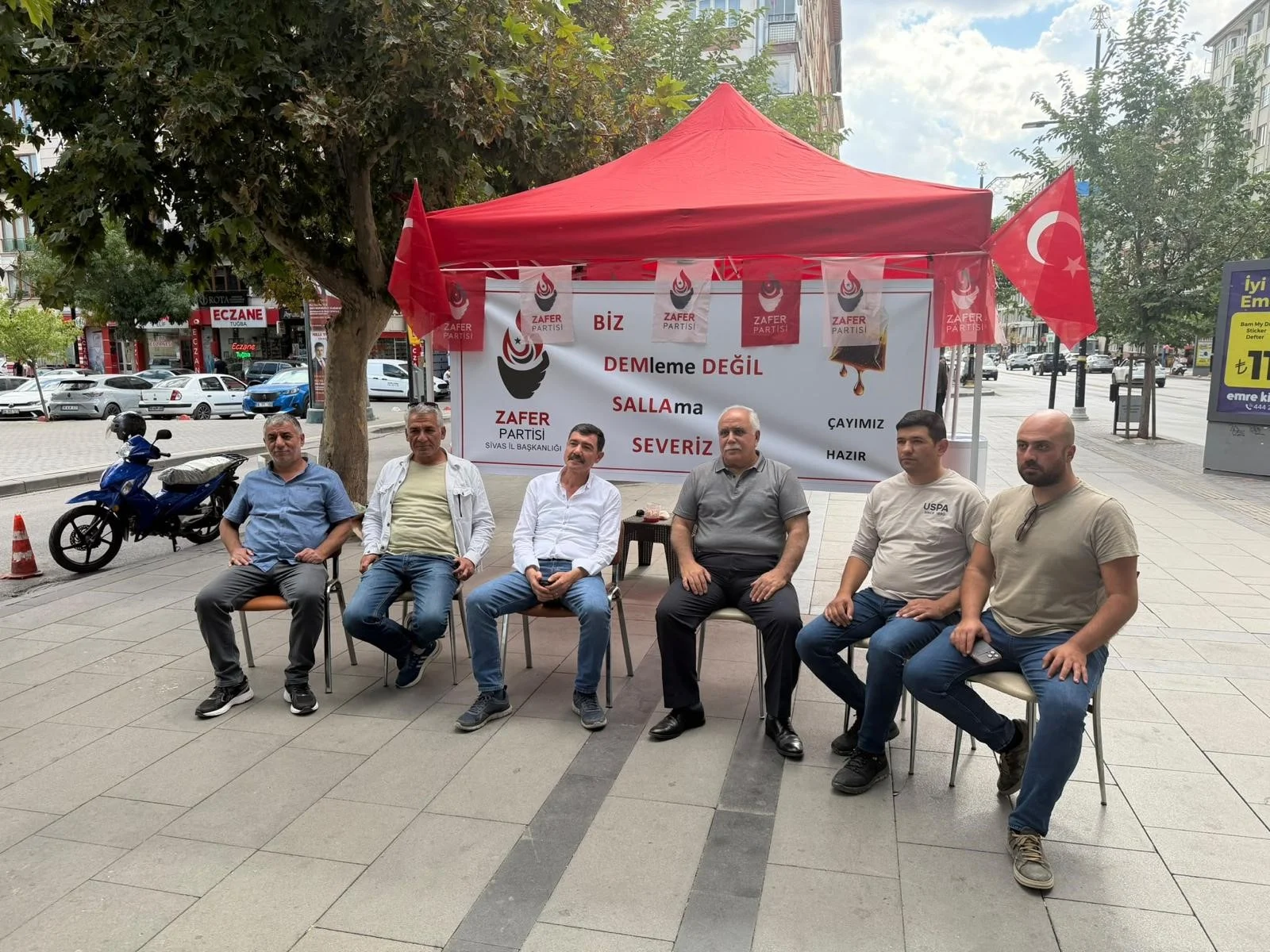 ZAFER PARTİSİ SİVAS’TA ŞEHİTLERE SAYGI, GAZİLERE VEFA ÇADIRI KURDU
