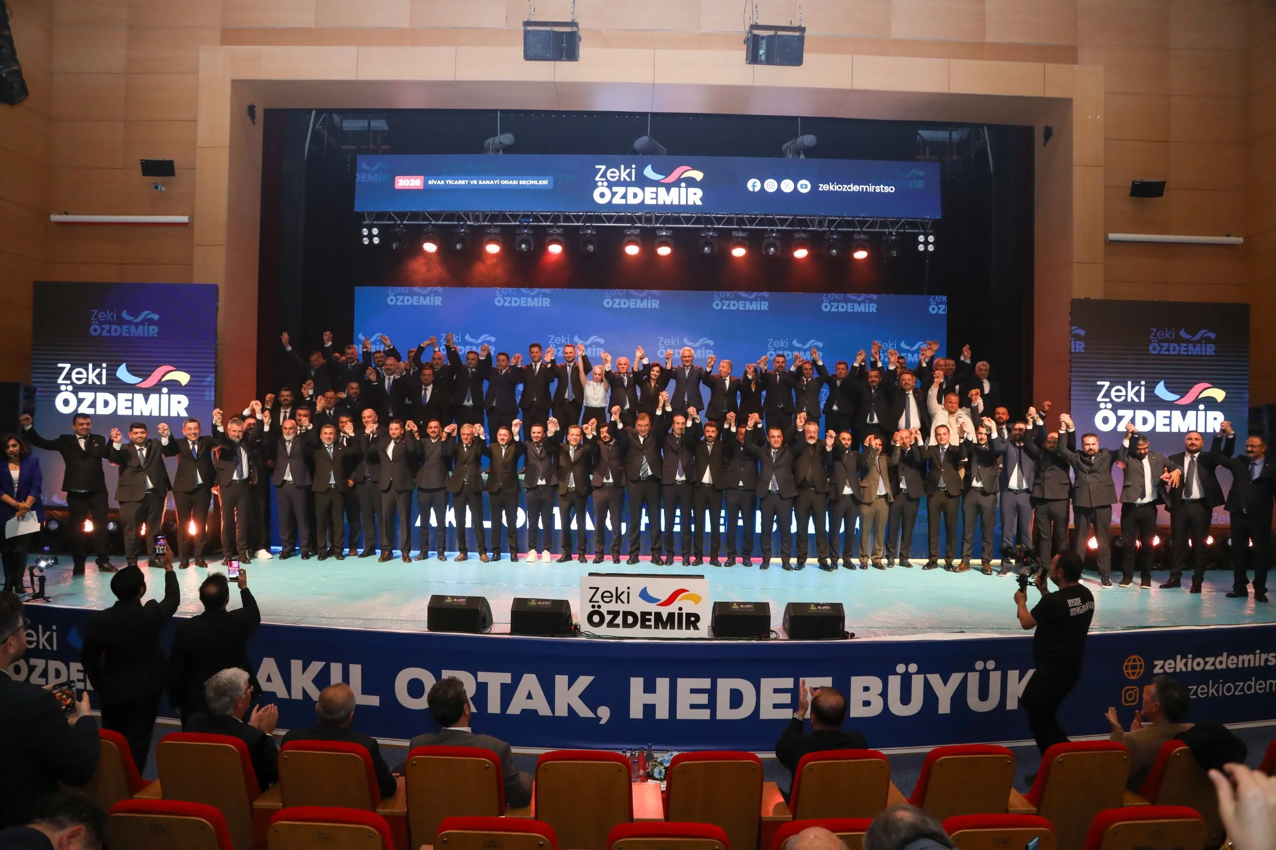 ZEKİ ÖZDEMİR YENİ DÖNEM PROJELERİNİ VE MECLİS ÜYESİ ADAYLARINI TANITTI